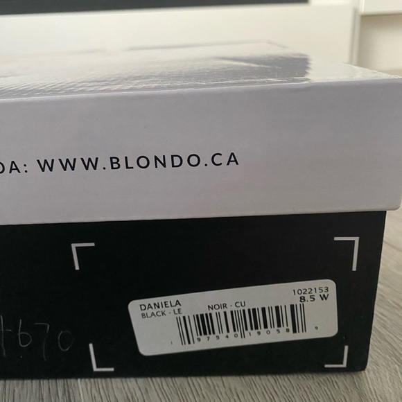 New Blondo Daniela waterproof booties. Size 9, but fits closer to a size 8.5 - Picture 5 of 6